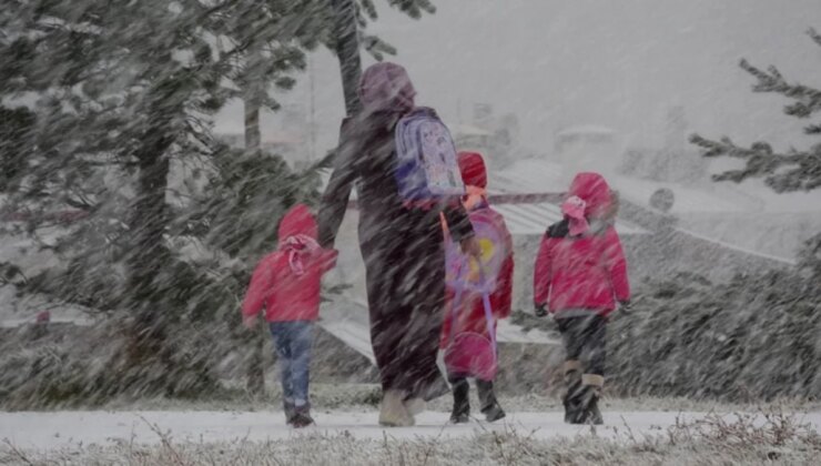 Kar yağışının etkili olduğu Erzurum’da 3 ilçede okullar tatil edildi