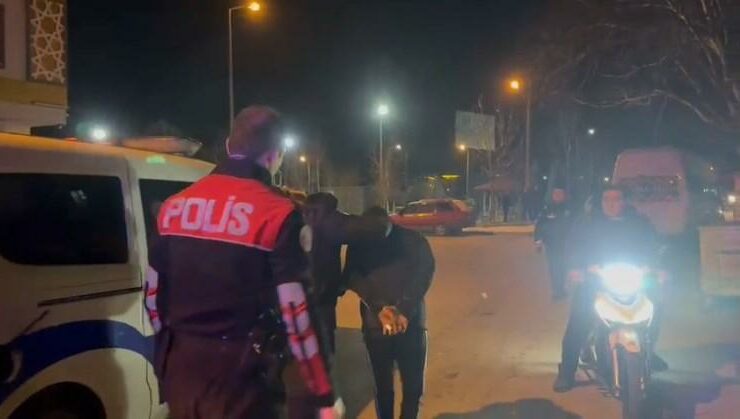 Çorum’da polisten kaçan sürücü, mezarlıkta yakalandı