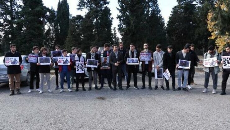 Anadolu Gençlik Vakfı üyelerinden Blinken’ın Türkiye ziyaretine protesto