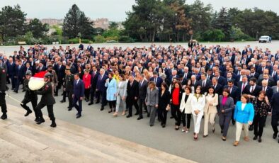 CHP heyeti Anıtkabir’i ziyaret etti