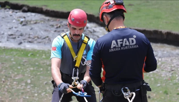 AFAD “100 bin arama kurtarma personeli” hedefiyle Kars’ta gönüllü yetiştiriyor