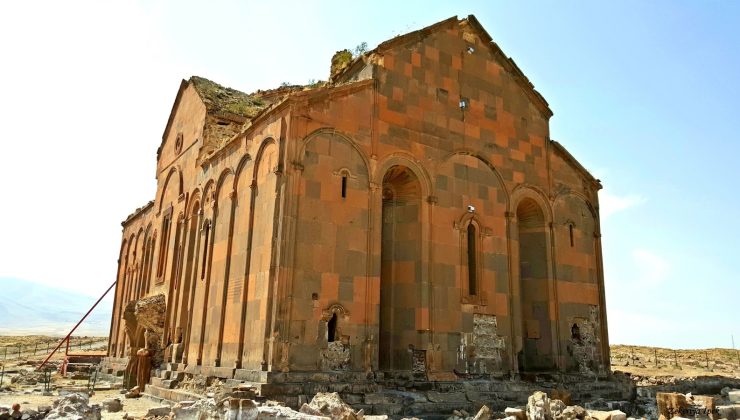 Ani Ören Yeri’nde çevre temizliği yapıldı