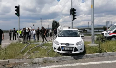 Kars’ta otomobil ile kamyonetin çarpıştığı kazada 5 kişi yaralandı