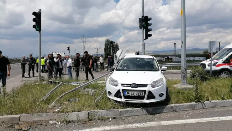 Kars’ta otomobil ile kamyonetin çarpıştığı kazada 5 kişi yaralandı