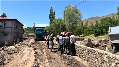 Kars’ta sel nedeniyle bazı ev ve ahırlarda hasar oluştu