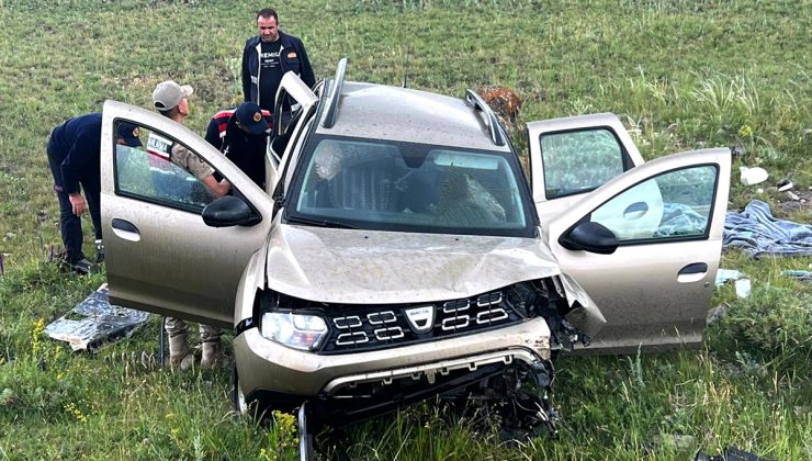 Kars’ta şarampole devrilen otomobildeki 3 kişi yaralandı