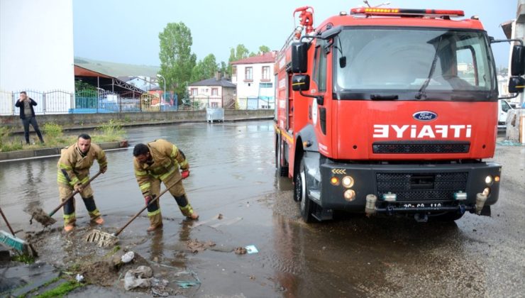 Kars’ta sağanak nedeniyle bazı ev ve odunlukları su bastı