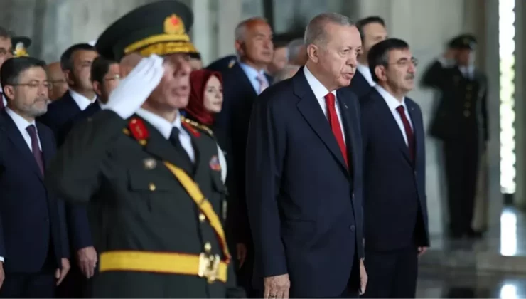 Devlet erkanı Ata’nın huzurunda! İşte Cumhurbaşkanı Erdoğan’ın Anıtkabir Özel Defteri’ne düştüğü not