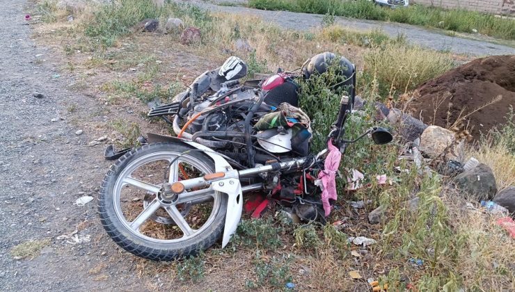 Kars’ta motosikletle kamyonet çarpıştı, 1 kişi ağır yaralandı