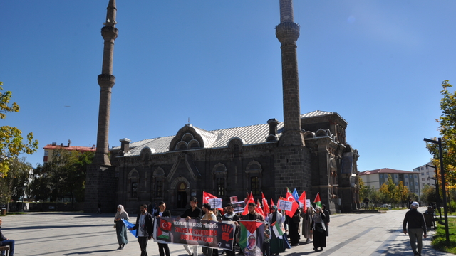 Kars’ta sağlık çalışanları Gazze için 47 haftadır “sessiz yürüyüş” yapıyor