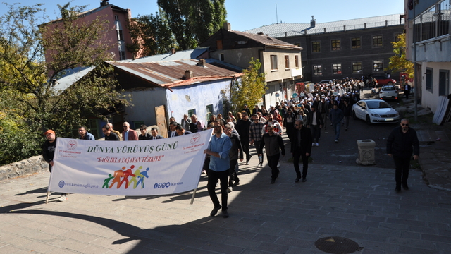 Kars’ta sağlıklı yaşam yürüyüşü yapıldı