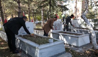 Kars Belediyesi Şehitlikte, Bakım- Onarım ve temizlik yaptı!