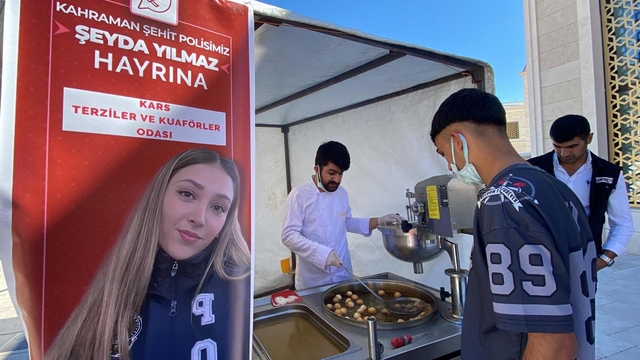 Şehit polis memuru Şeyda Yılmaz hayrına lokma dağıttılar