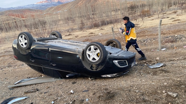 Kars’ta şarampole devrilen otomobildeki 5 kişi yaralandı